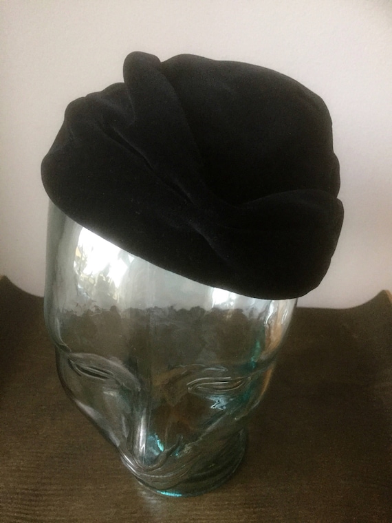Swedish velvet hat 1940s turban style in black sof