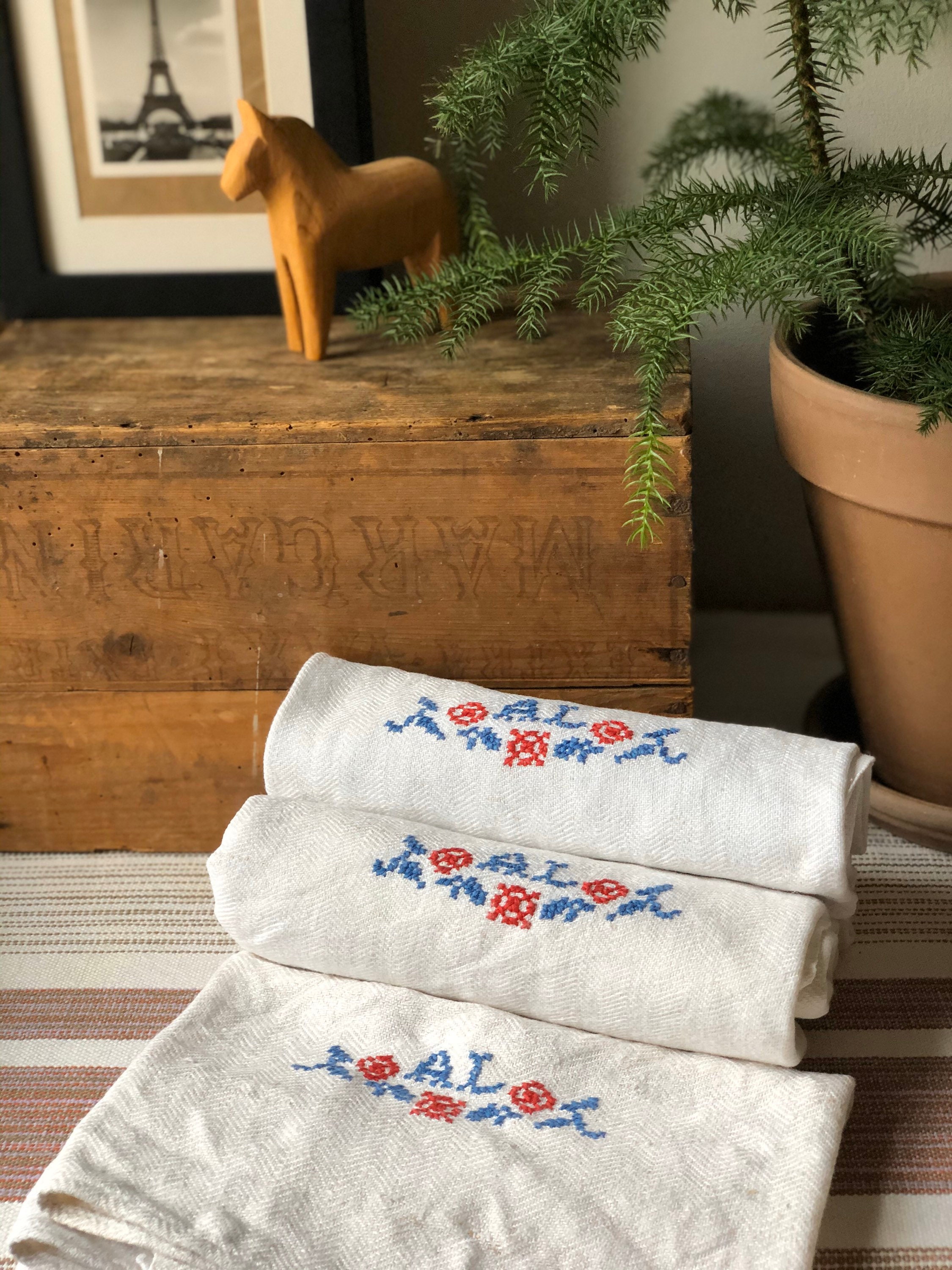 Set of 3 Vintage woven Scandinavian hand towels kitchen towels with red