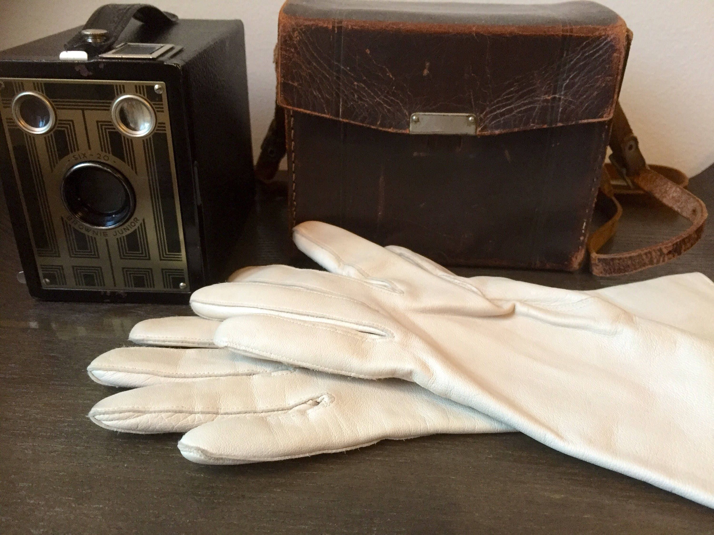 Cream calfskin butter soft greige leather vintage driving gloves size 6 1/4