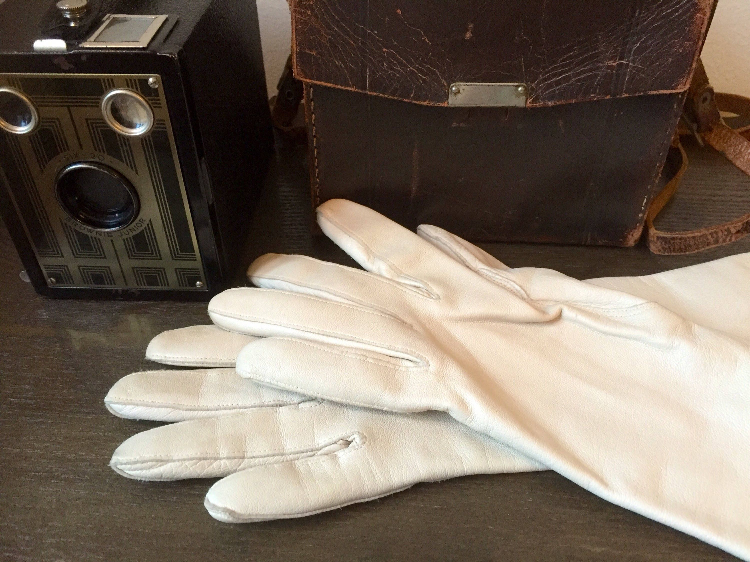Cream calfskin butter soft greige leather vintage driving gloves size 6 1/4
