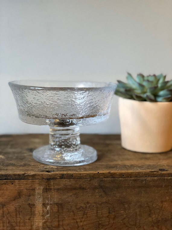 Pukeberg glass bowl on pedestal from Daisy series