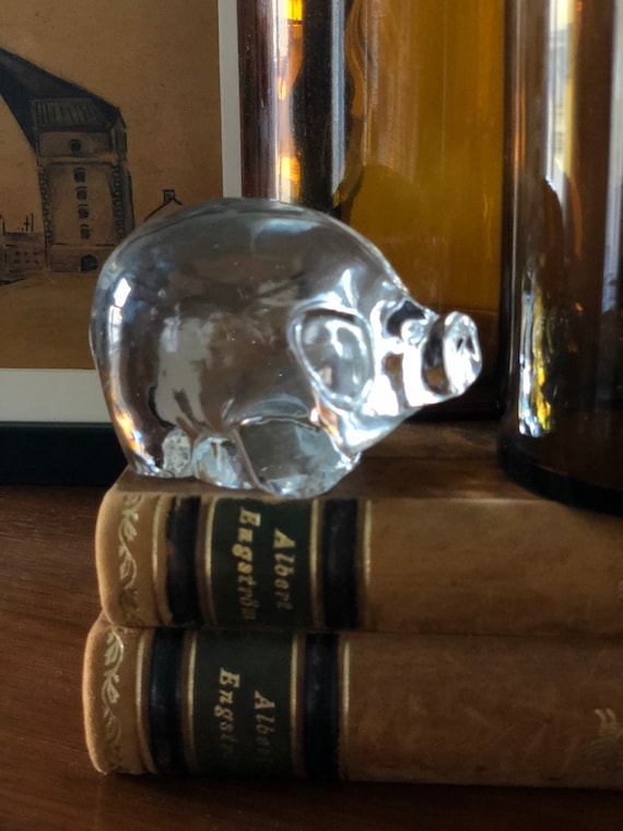 Swedish crystal glass pig figurine paperweight