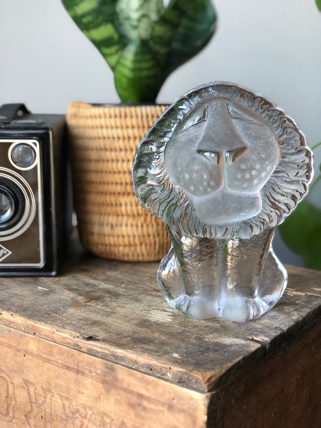 Swedish flat back lion glass figurine paper weight glassworks Royal Krona