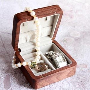 Schmuckschatulle aus Walnussholz | Schmuck Organizer für Ohrring Armband Halskette Ring Aufbewahrung | Geschenk für Frauen