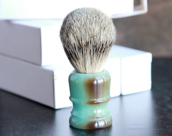 Blaireau Silvertip Badger : manche en résine verte, poils doux