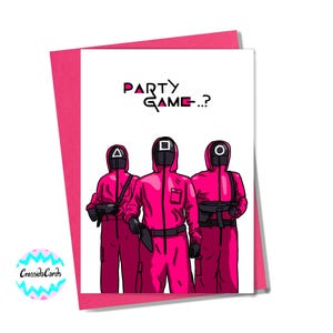 Könnte beinhalten: Eine Grußkarte mit rosa Hintergrund und weißer Vorderseite. Die Vorderseite der Karte zeigt drei Figuren in rosa Overalls mit verschiedenen geometrischen Formen auf ihren Masken. Der Text auf der Karte lautet "Party Game...?"