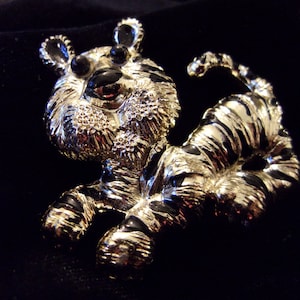 vintage tiger brooch,tiger pin,whimsical tiger,gold tone metal,black enamel,pouncing tiger,black bead eyes,playful tiger,vintage jewelry image 1