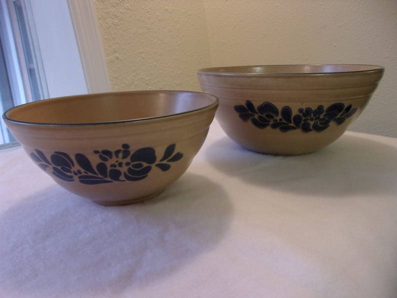 mixing bowls,earth-tone and blue,10 and 8 across,stoneware,made in USA,serving,farm house Pfaltzgraff,Folk Art pattern,1980/'s pattern, 2