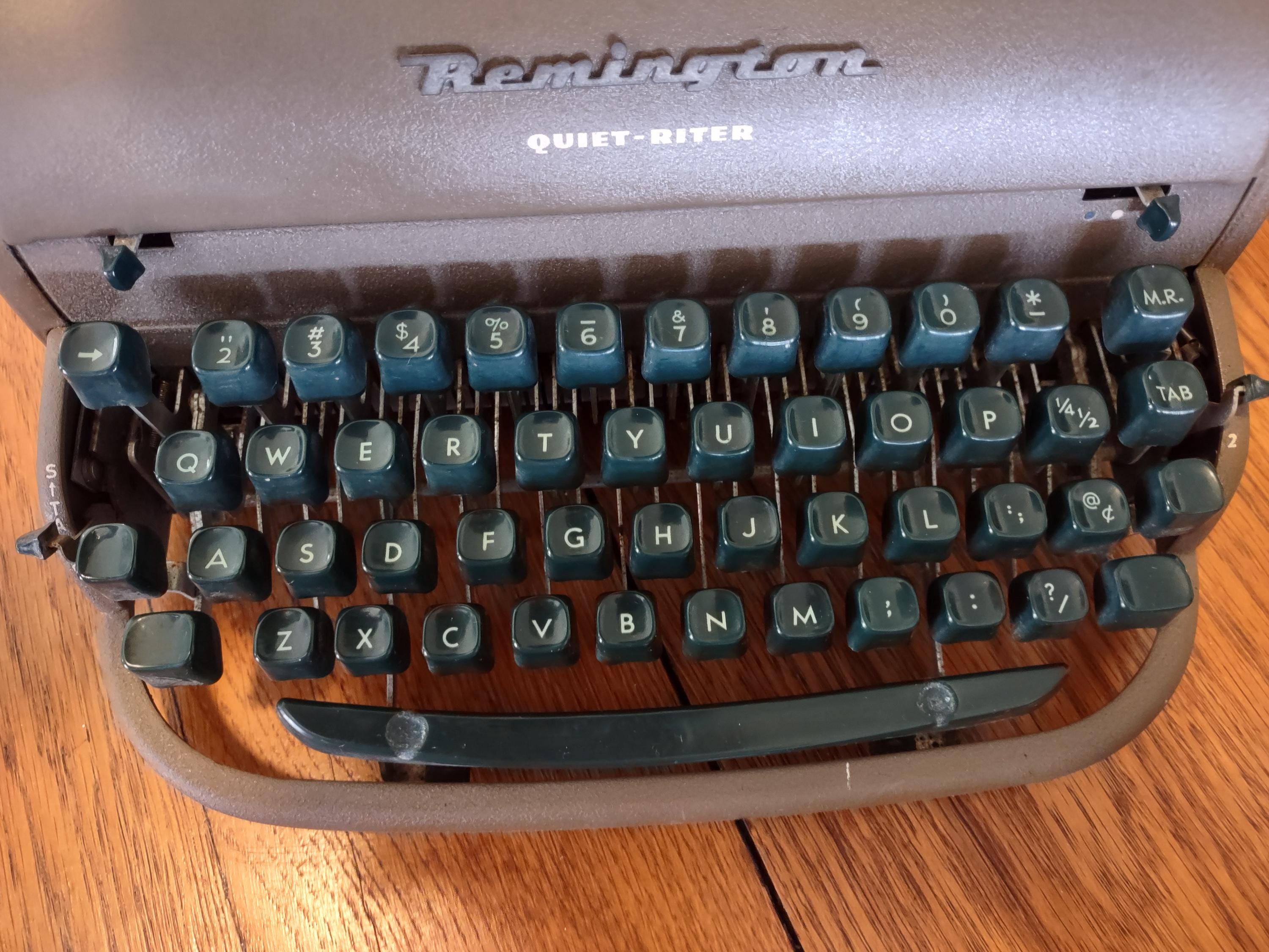 Remington Quiet-riter Typewriter,1950s,hard Case,gray,green Keys