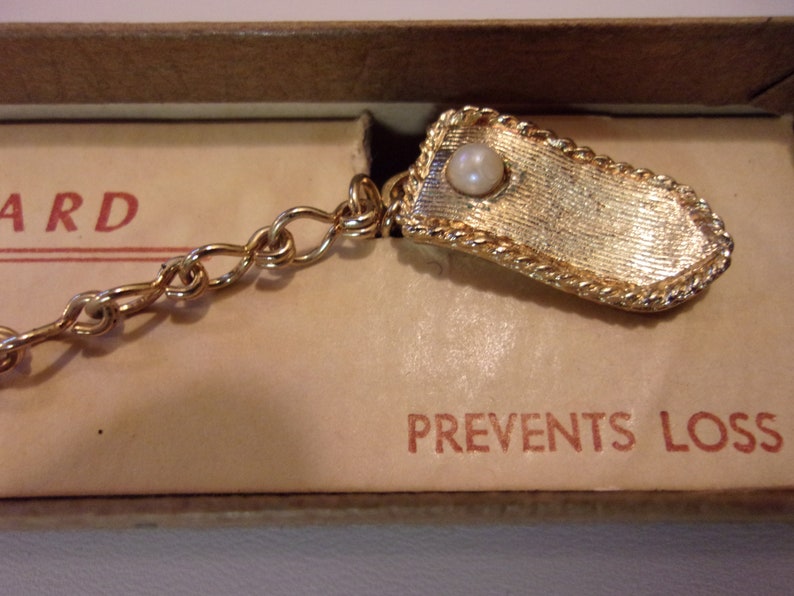 sweater guard clips,genuine cultured pearls,vintage,original packaging,gold tone finish,chain and clips,brushed satin finish,accessories