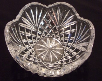 bol en cristal vintage, cristal au plomb lourd, bord festonné, conception détaillée, bol à collation, bol décoratif, affichage, éclat, décor à la maison, service, cadeau