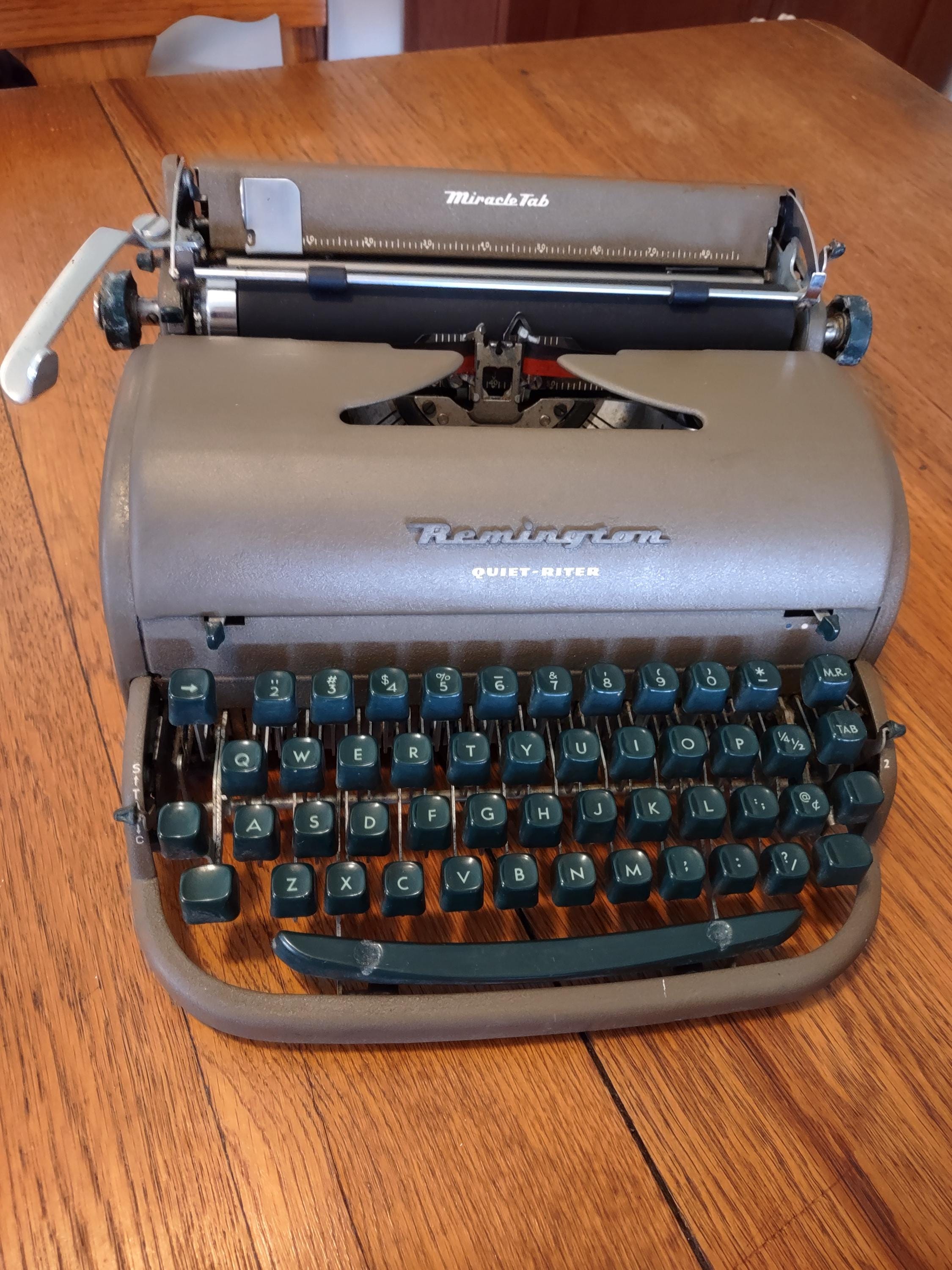 Remington Quiet-riter Typewriter,1950s,hard Case,gray,green Keys