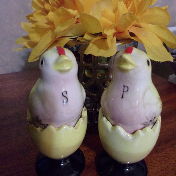 whimsical chicken salt & pepper shakers,made in Japan,vintage,ceramic,cracked egg,hand painted,farm house,serving odd and ends,dining