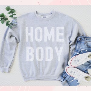 Homebody Sweatshirt, Cozy Sweatshirt, Woman Crewneck, Homebody Slouchy Sweatshirt, mother&#39;s day gift, Cute Sweatshirt, Trendy Sweatshirt