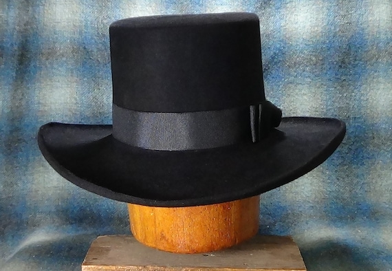 wide brim top hat