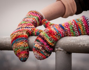 Bunte Winterfäustlinge / Farbmischungen gehäkelte Armstulpen / Regenbogen Winterhandschuhe / Herbst Winter Accessoires / Weihnachtsgeschenkidee