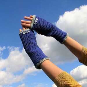 Blue Grey Fingerless Gloves / Crochet Grey Buttons Arm Warmers / Blue Grey Buttons Wrist Warmers/Fall Winter Accessories/Christmas Gift Idea