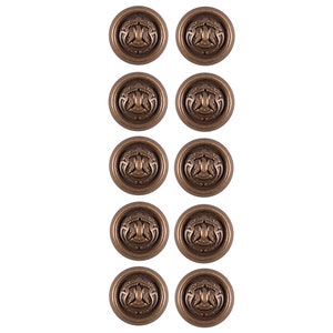 Może przedstawiać: Dziesięć antycznych guzików w kolorze złotym z wypukłym wzorem dwóch ptaków zwróconych do siebie.