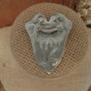 Vintage Ladies Art Deco Brooch / Vintage Sister or Friend Pin / Hudson Pewter Jewelry Pendant & Brooch afbeelding 6