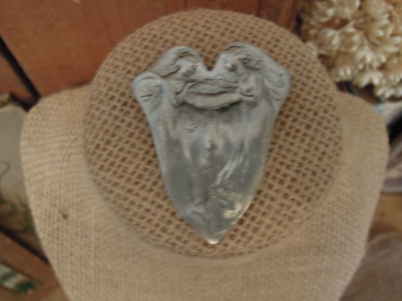 Vintage Ladies Art Deco Brooch / Vintage Sister or Friend Pin / Hudson Pewter Jewelry Pendant & Brooch afbeelding 6