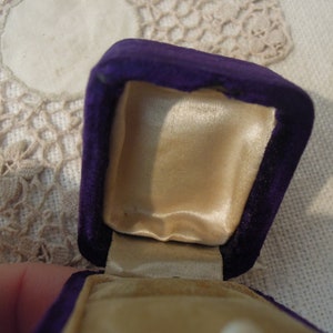 Vintage Victorian Purple Velvet Ring Box / Wedding Engagement / Vintage Presentation Box image 10