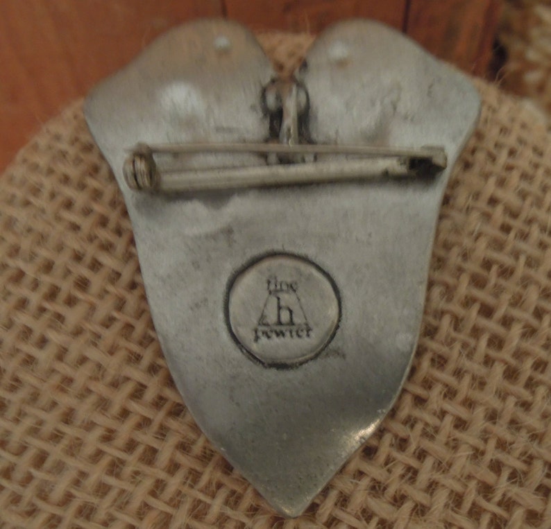 Vintage Ladies Art Deco Brooch / Vintage Sister or Friend Pin / Hudson Pewter Jewelry Pendant & Brooch afbeelding 3