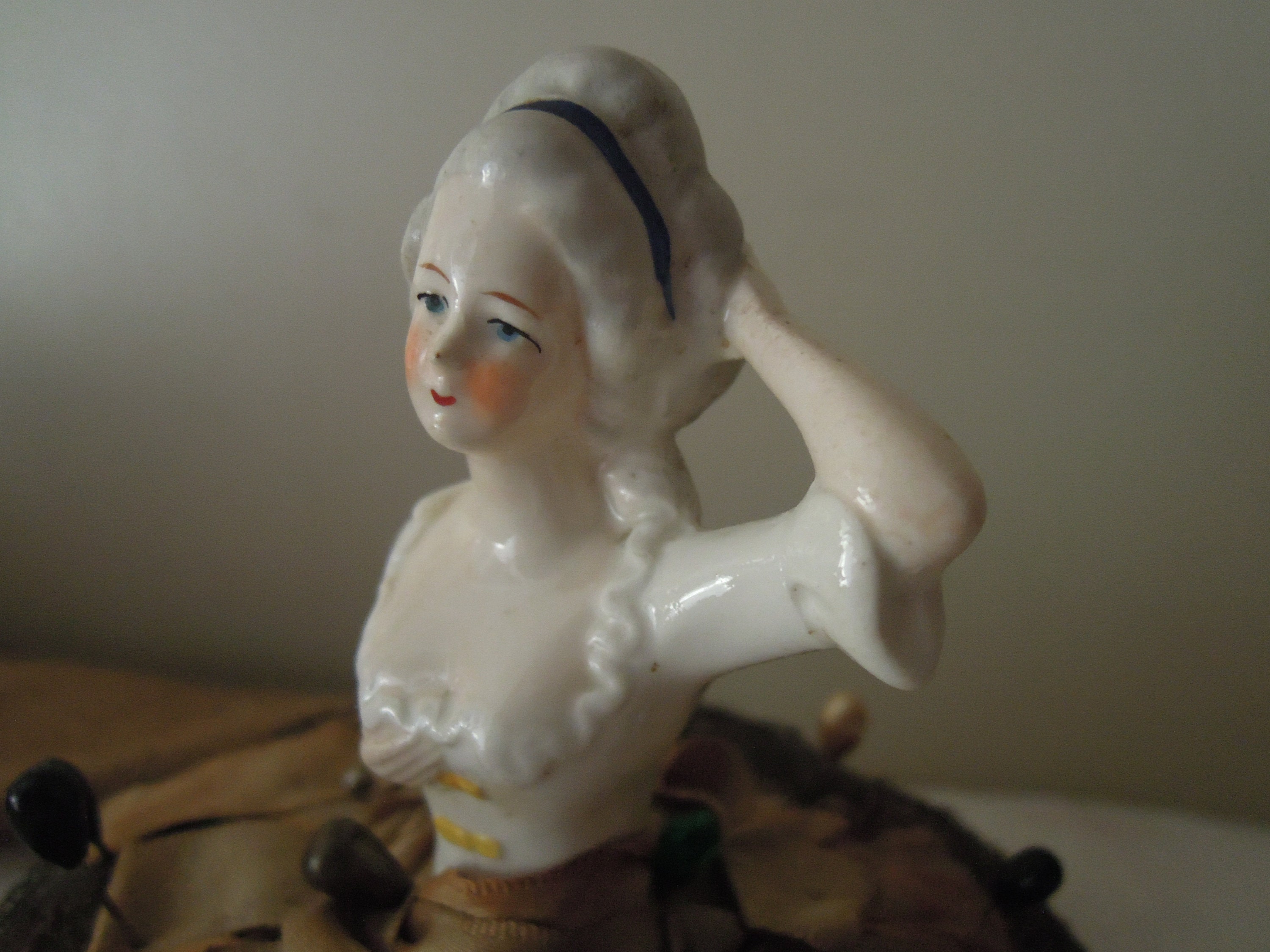 ヴィンテージ磁器製レディピンクッション / ハーフドールドイツ製