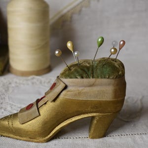Antique Florentine Shoe Pin Cushion / Sewing Needle Caddy / Vintage Florentine Wood Shoe Pin Cushion