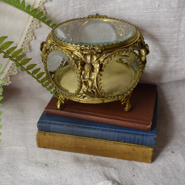 Vintage Gold Filigree Casket / Gilt Filigree Beveled Glass Jewelry Casket / Gold Trinket Box