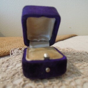 Vintage Victorian Purple Velvet Ring Box / Wedding Engagement / Vintage Presentation Box image 2