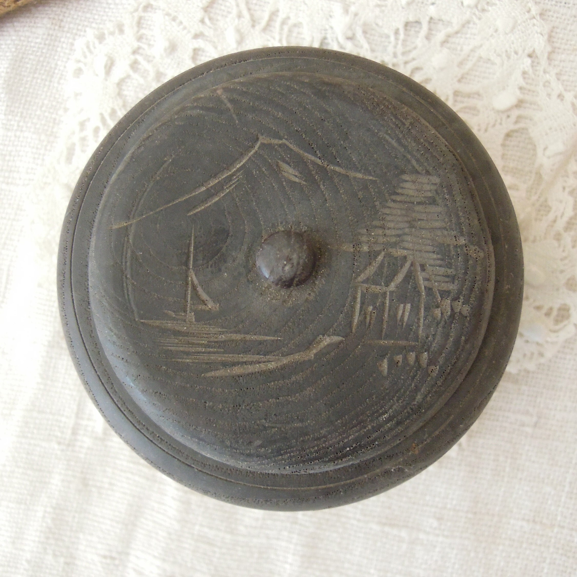 蓋付きヴィンテージ彫刻木製ボックス / アンティーク丸型木製ジャー