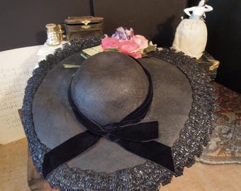 Vintage 1950&#39;s Straw Platter Ladies Hat / Navy Hat and Velvet Ribbon Purple Pink Flowers / Kentucky Derby Hat / Garden Party Floral Hat