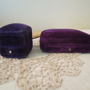 Vintage Victorian Purple Velvet Ring Box / Wedding Engagement / Vintage Presentation Box image 3