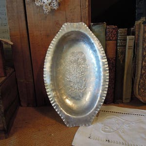 Vintage Aluminum Oval Dish / Trade Continental Mark / Chrysanthemum Flower / Hammered Aluminum Dish