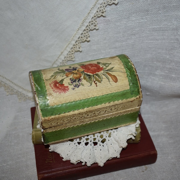 Vintage Florentine Box / Vintage Floral Green & Gold Lidded Box