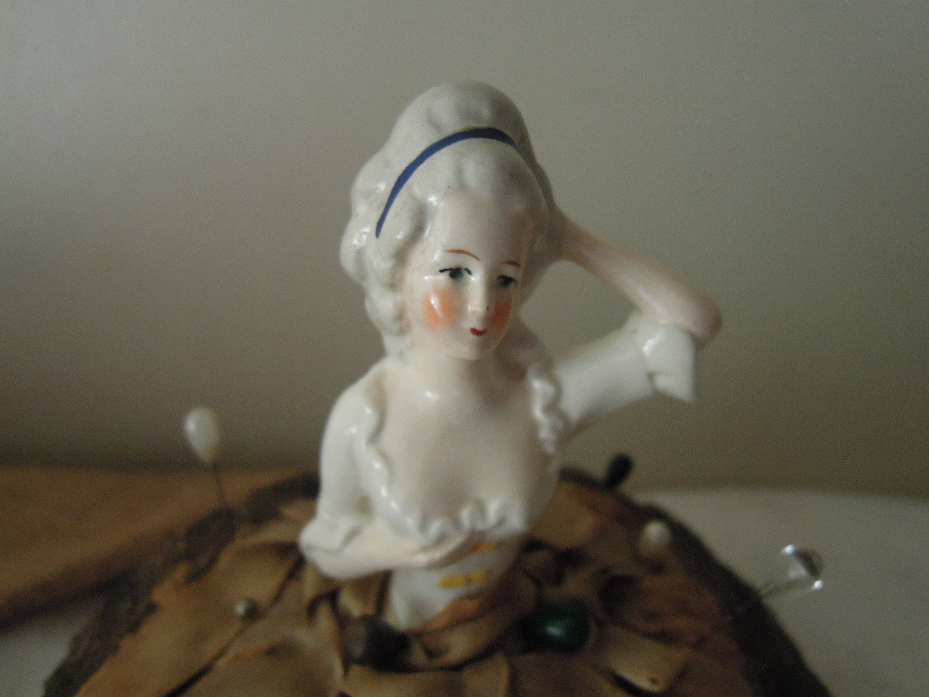 ハーフドールさんとスミレのソーイングポーチ　ピンクッション ヴィンテージ磁器製レディピンクッション / ハーフドールドイツ製