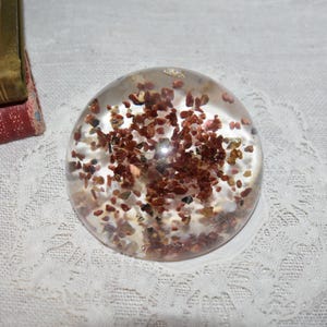 Vintage Floral Lucite Paper Weight / Flower Paper Weight / Paperweight Dried Flowers / Vintage Ladies Desk Décor