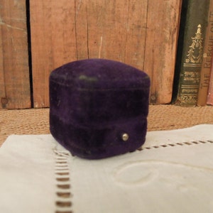 Vintage Victorian Purple Velvet Ring Box / Wedding Engagement / Vintage Presentation Box image 5