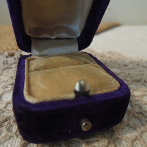 Vintage Victorian Purple Velvet Ring Box / Wedding Engagement / Vintage Presentation Box image 9