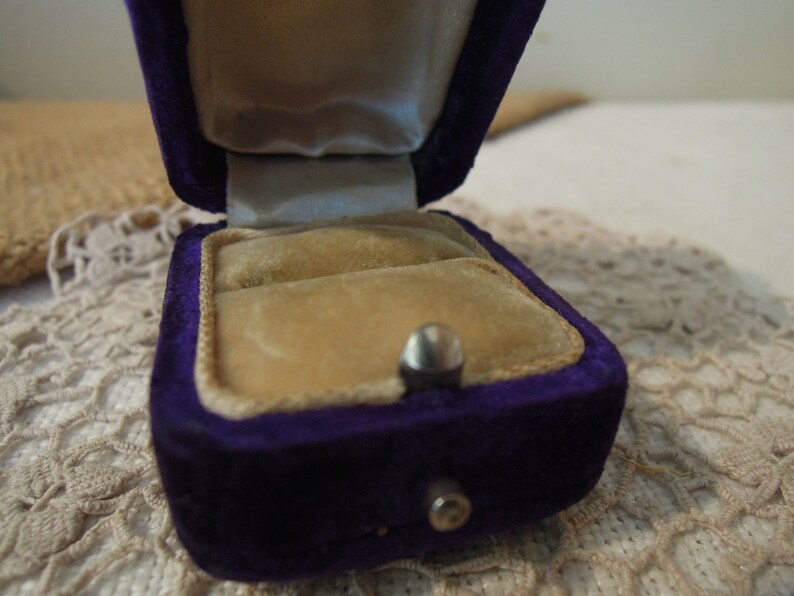 Vintage Victorian Purple Velvet Ring Box / Wedding Engagement / Vintage Presentation Box image 9