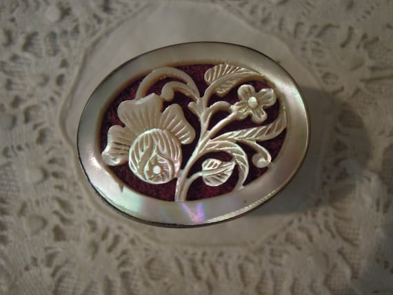 Vintage Carved Mother of Pearl Box    / Small Orn… - image 1