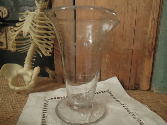 Vintage Antique Glass Measuring Beaker / Apothecary Measuring Cup