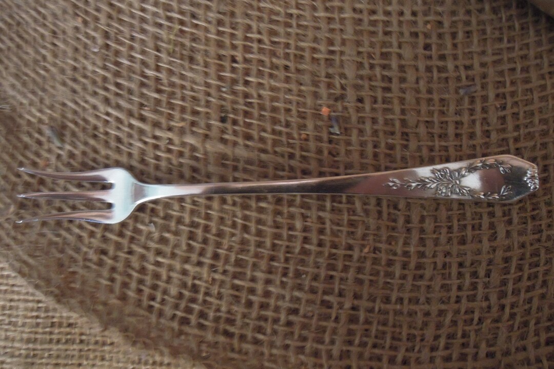 Vintage Sterling Relish Fork / Small Simple Serving Fork / Silver 3