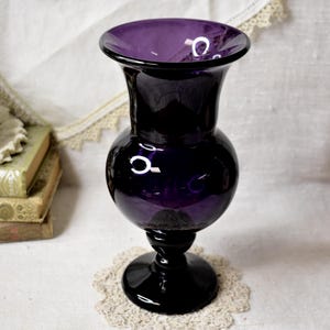 Vintage Purple Hand Blown Glass Vase / Hand Blown Art Glass with Pontil