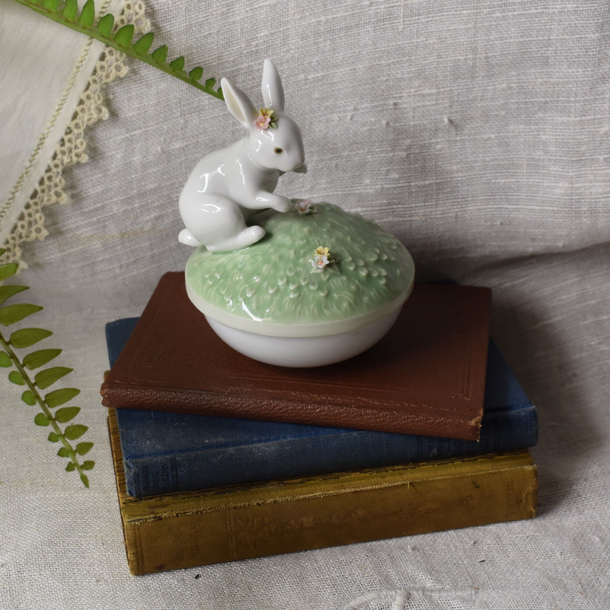Rabbit Ruller Vanity Vintage Llardo Lidded Rabbit Dish / Porcelain Garden Bunny Floral ...