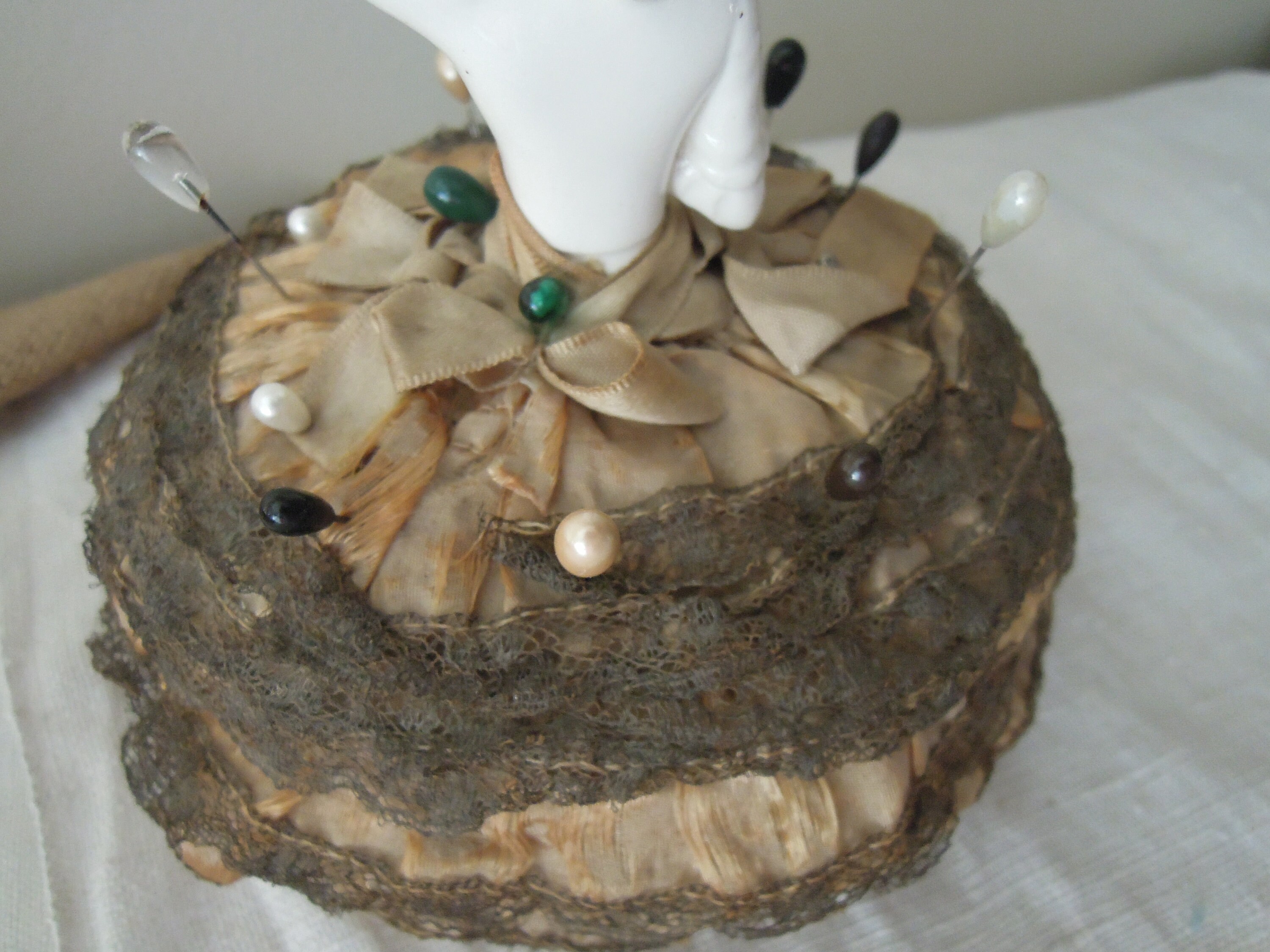 ヴィンテージ磁器製レディピンクッション / ハーフドールドイツ製