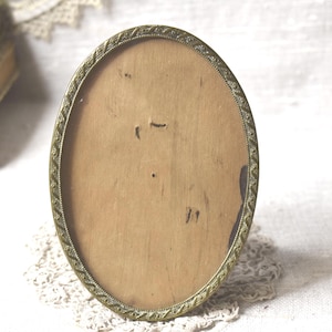 Vintage Brass Metal Oval Frame / Victorian Brass Ornate Oval Frame