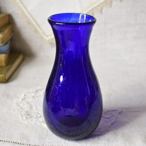 Vintage Hand-Blown Art Glass Bud Vase / Cobalt Blue Top Glass Vase / Blue Glass with Pontil Vase