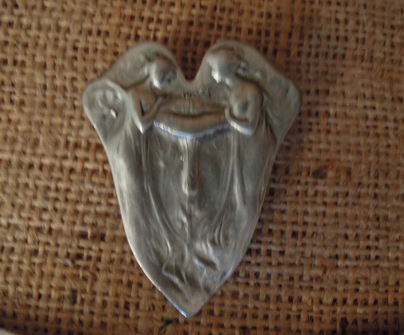 Vintage Ladies Art Deco Brooch / Vintage Sister or Friend Pin / Hudson Pewter Jewelry Pendant & Brooch afbeelding 2