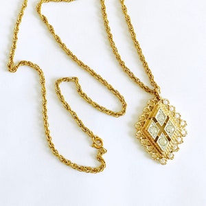 Vintage Victorian Style Sarah Coventry Gold Tone Pendant Necklace with Clear Rhinestones on 24&quot; Rope Chain, Sparkling Diamond Shaped Pendant